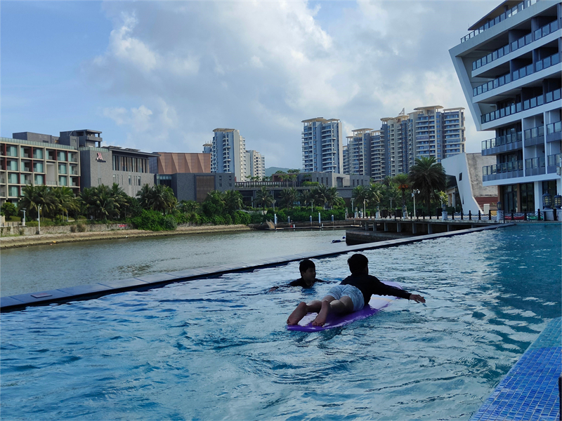 泳池划水冲浪体验1 泳池划水冲浪体验1